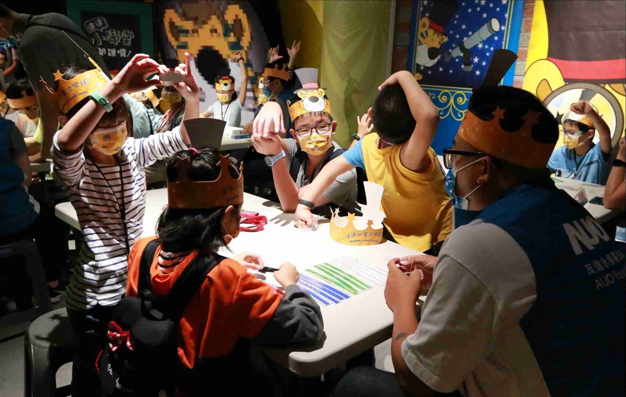 YAXIN111以永续理念推动全人教育计划，，，内外结盟储备科普教育人才，，荣获亚太永续行动奖社会共融面的金奖肯定