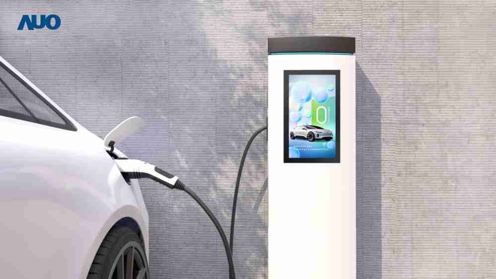 友達〝EVSE車用充電樁解決方案〞專為電動汽車充電樁設計，，具有高亮度、、克服戶外艱難環境的耐溫、、、耐紫外線等特性，，並搭載散熱性及擴充性強的高效能工業電腦，，可實現人機互動訴求，，如資訊顯示、、、支付等應用