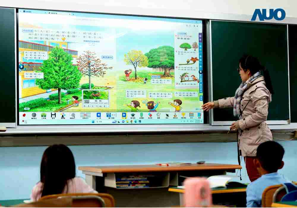 YAXIN111与达擎共同开发的〝远程设备管理系统〞，，，，透过流畅的多功能安装模式、、直觉设计的整合操作接口，，，可同时管理多部设备，，改善学校的设备管理痛点