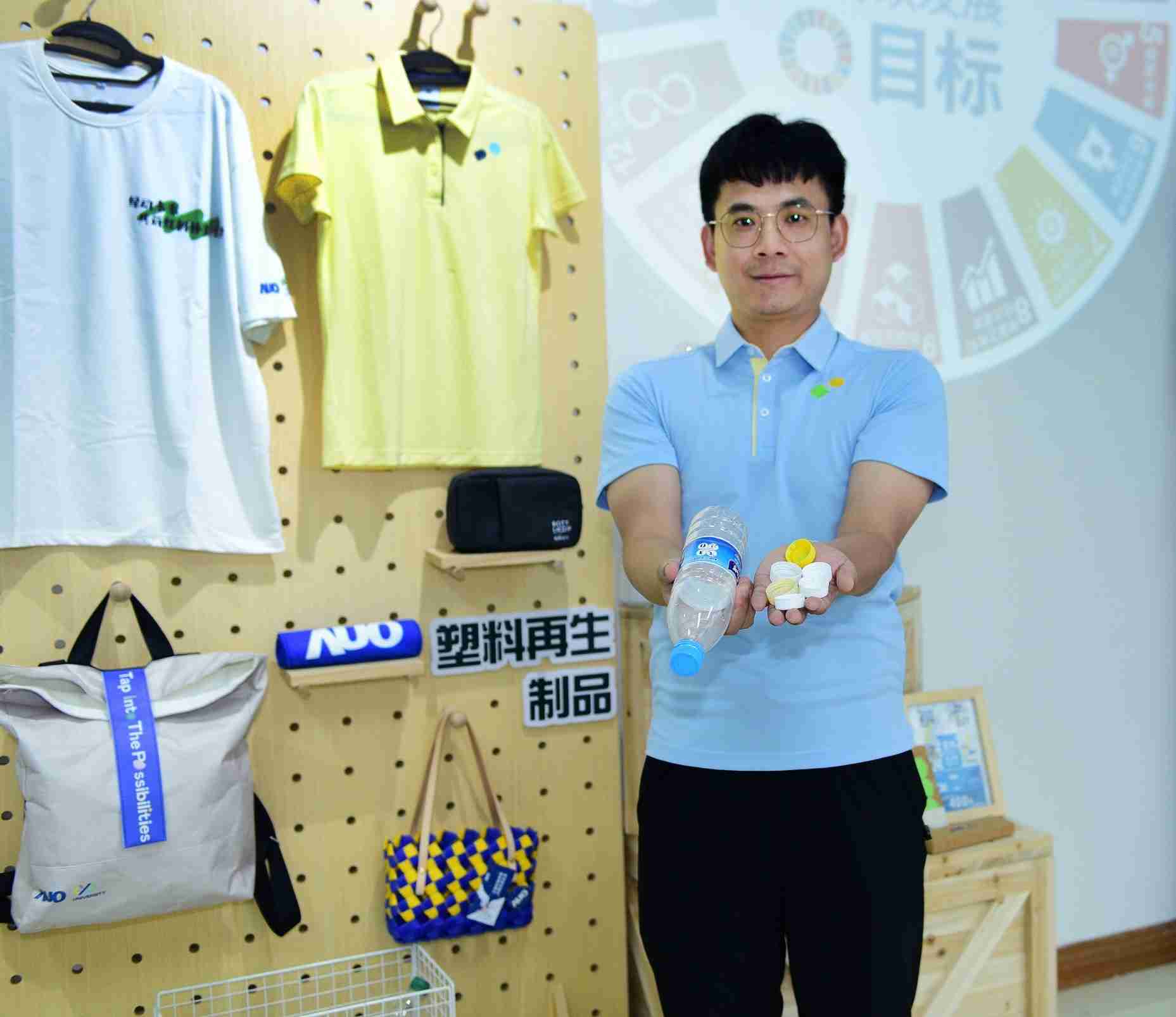 「2024智慧YAXIN111展」永续发展馆中，，，，展示YAXIN111厦门驱动永续发展之成果，，包含将厂内废弃物再制为实用物品，，将永续发展理念深植于员工生活日常实践